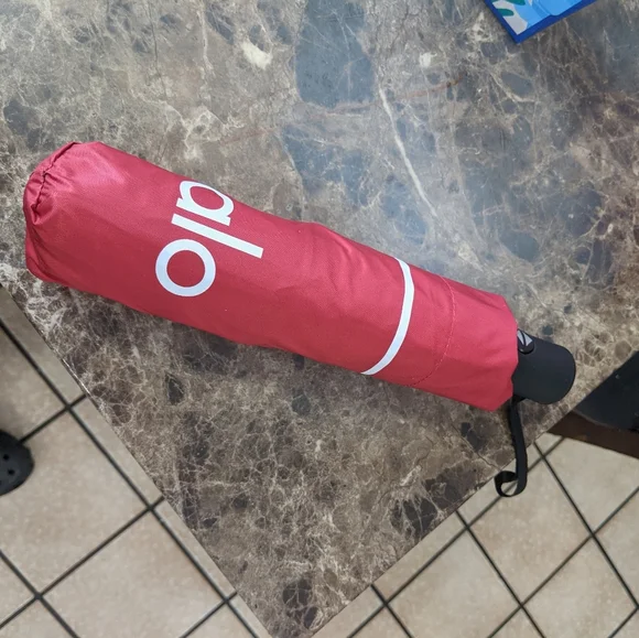 ALO Yoga Red Umbrella - Picture 2 of 5